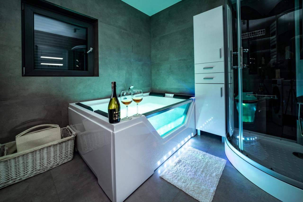 Domek Hot Tub Jacuzzi Chillout Kolobrzeg Exterior photo